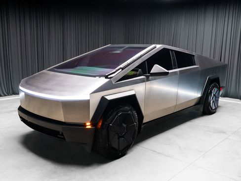 Used 2024 Tesla Cybertruck AWD Crew Cab image 16