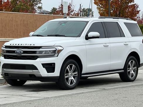 Used 2022 Ford Expedition XLT w/ Equipment Group 202A image 8