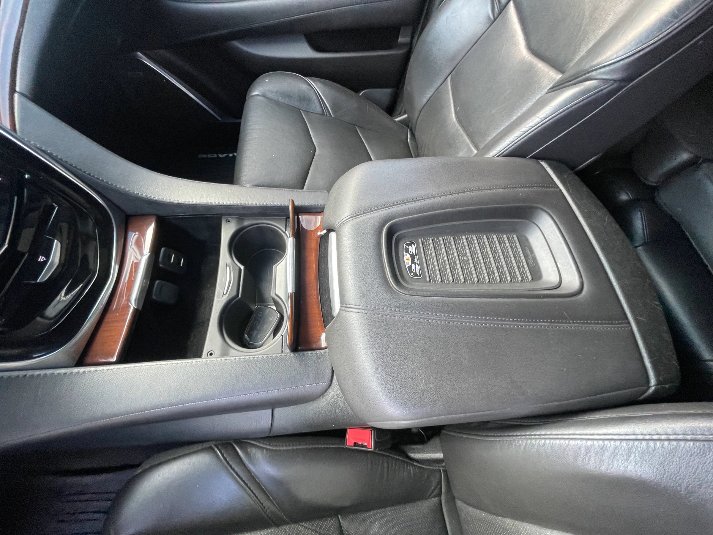 Used 2019 Cadillac Escalade Luxury AWD/4WD image 14