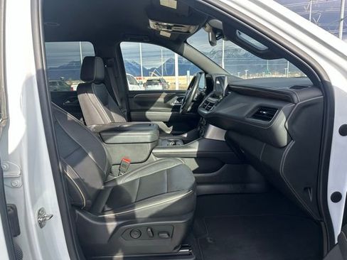 Used 2023 Chevrolet Suburban Premier image 8