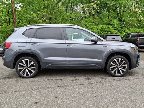 Used 2024 Volkswagen Taos SE FWD image 6