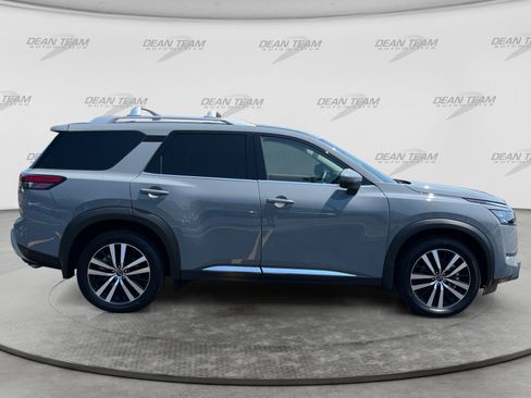 Used 2025 Nissan Pathfinder Platinum w/ Cargo Package AWD/4WD image 9
