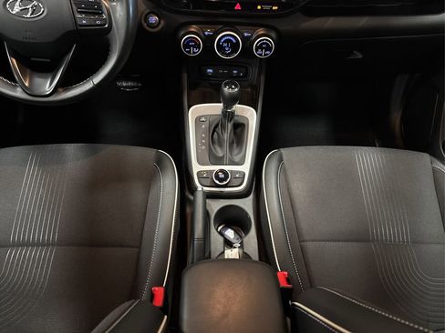 Certified 2023 Hyundai Venue Limited w/ Cargo Package image 18