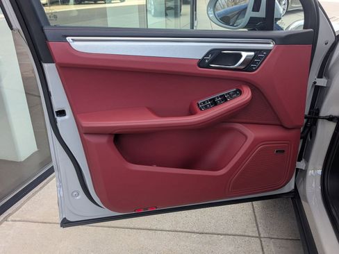 New 2026 Porsche Macan S image 13