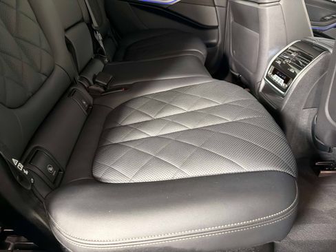 Used 2024 BMW X7 xDrive40i w/ Premium Package AWD/4WD image 28