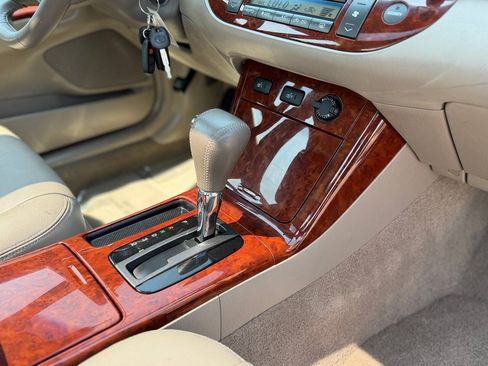 Used 2006 Toyota Camry XLE w/ VSC & Side Airbag Pkg FWD image 68