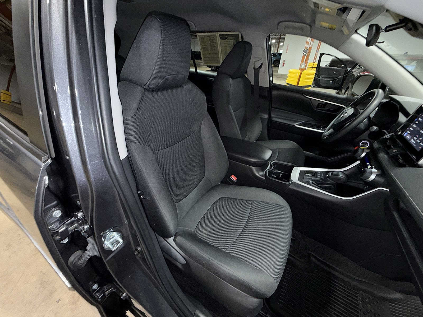 Used 2024 Toyota RAV4 LE AWD/4WD image 16