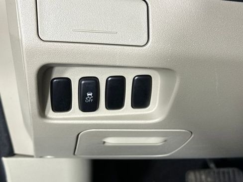 Used 2011 Mitsubishi Outlander SE image 19