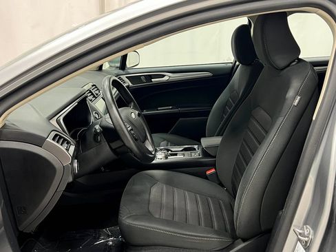 Used 2020 Ford Fusion SE FWD image 14