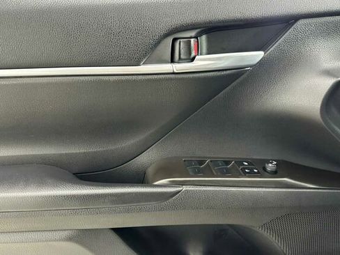 Used 2023 Toyota Camry SE image 11