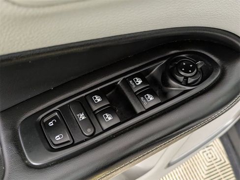 Used 2018 Jeep Compass Latitude w/ Popular Equipment Group image 15