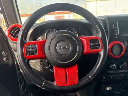 Used 2015 Jeep Wrangler Unlimited Rubicon w/ Connectivity Group image 3