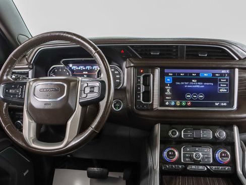 Used 2021 GMC Yukon Denali w/ Denali Premium Package image 18