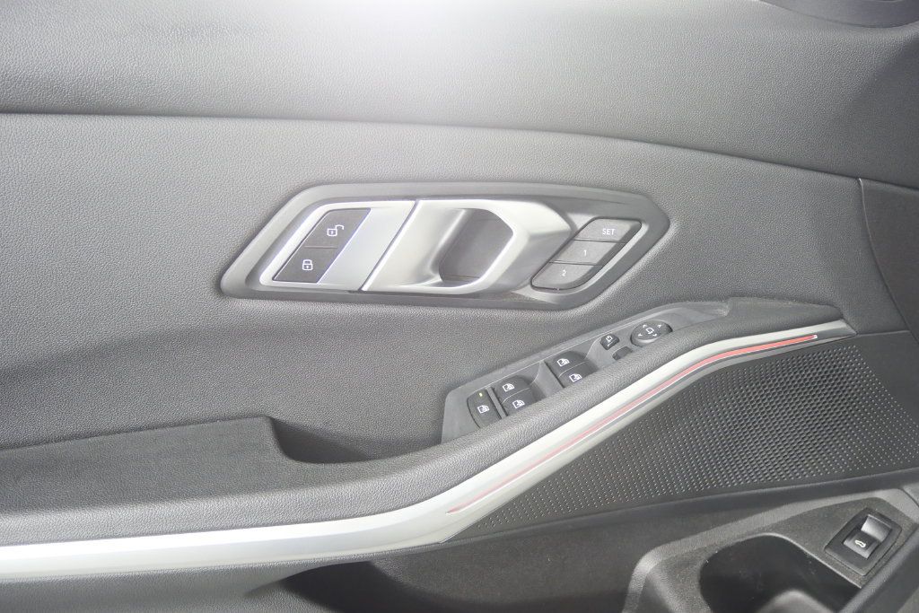 Used 2021 BMW 330i Sedan w/ M Sport Package RWD image 9