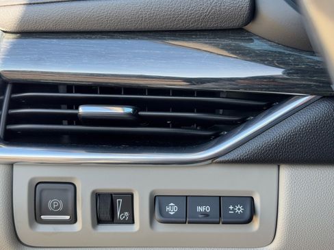 Used 2021 Cadillac XT4 Premium Luxury image 28