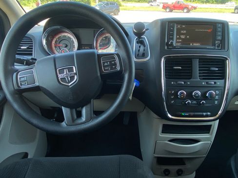 Used 2017 Dodge Grand Caravan SE w/ Power Window Group FWD image 16