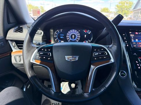 Used 2019 Cadillac Escalade ESV Luxury AWD/4WD image 43