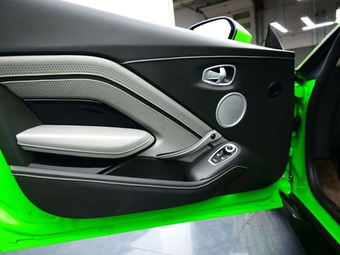 Used 2020 Aston Martin V8 Vantage Coupe image 20