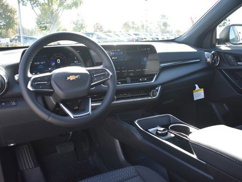 New 2026 Chevrolet Equinox LT image 18