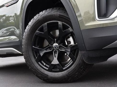 Used 2025 Volkswagen Atlas Peak Edition SE AWD/4WD image 3