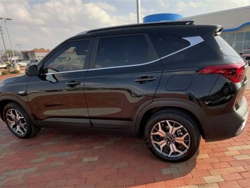 Used 2023 Kia Seltos EX image 7