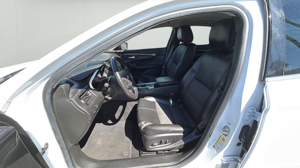 Used 2017 Chevrolet Impala LT FWD image 17