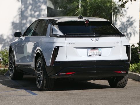 Used 2026 Cadillac Lyriq Sport AWD/4WD image 3
