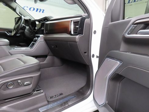 Used 2024 GMC Sierra 3500 Denali image 30