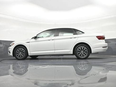 Used 2019 Volkswagen Jetta SEL w/ Cold Weather Package FWD image 24