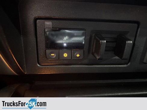 Used 2018 Nissan Titan PRO-4X image 27