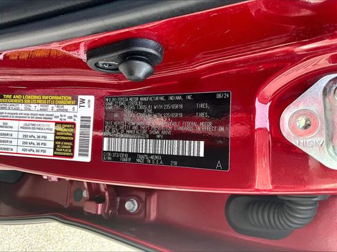 Used 2024 Toyota Highlander XLE image 37