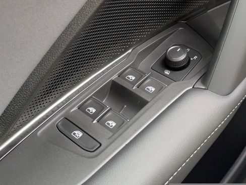 New 2026 Volkswagen Tiguan SE image 24