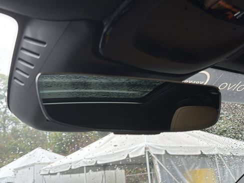 Certified 2024 Volvo XC60 T8 Ultimate w/ Climate Package image 27