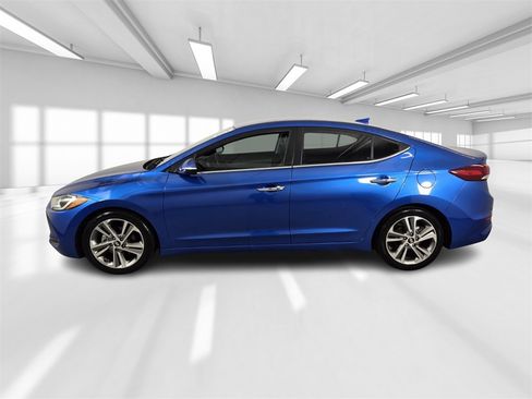 Used 2017 Hyundai Elantra Limited image 3