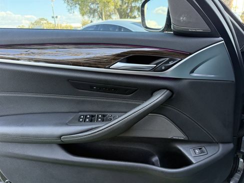 Used 2019 BMW 540i w/ M Sport Package image 31