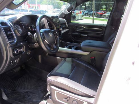 Used 2023 RAM 1500 Laramie AWD/4WD image 18