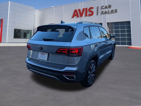 Used 2024 Volkswagen Taos SE image 6