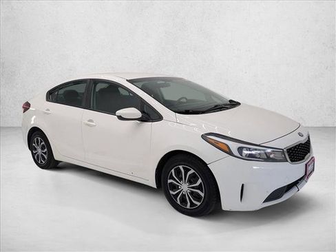 Used 2018 Kia Forte LX image 3
