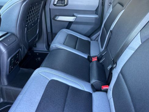 Used 2023 Ford Bronco Black Diamond w/ Sasquatch Package image 12