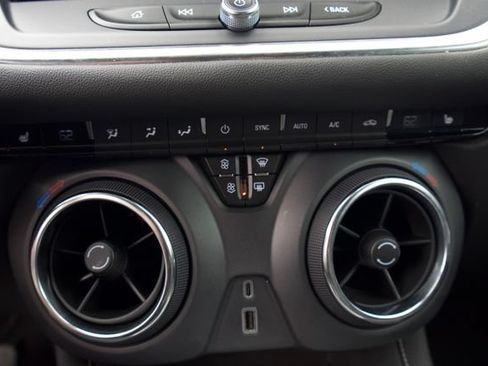 Used 2025 Chevrolet Blazer LT FWD image 21