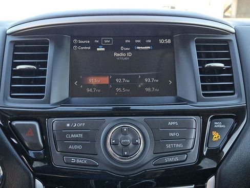 Used 2020 Nissan Pathfinder SV FWD image 11