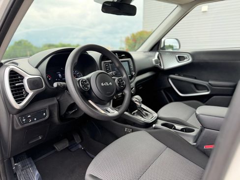Used 2022 Kia Soul LX w/ Technology Package FWD image 12