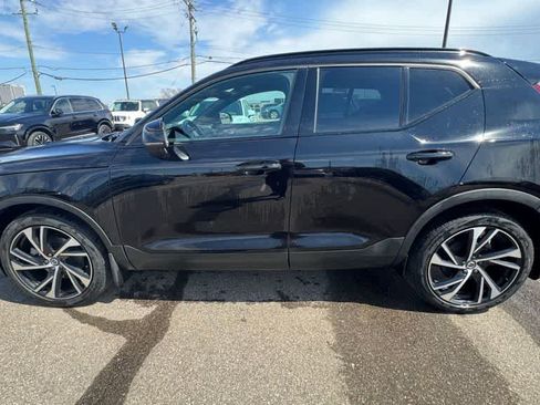 Used 2021 Volvo XC40 T5 R-Design w/ Climate Package image 8