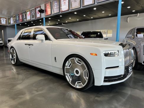 Used 2024 Rolls-Royce Phantom Sedan image 4