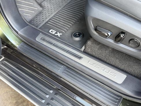 Used 2024 Lexus GX 550 image 13