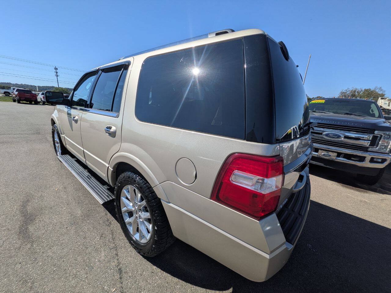 Used 2017 Ford Expedition Limited w/ Equipment Group 301A AWD/4WD image 3