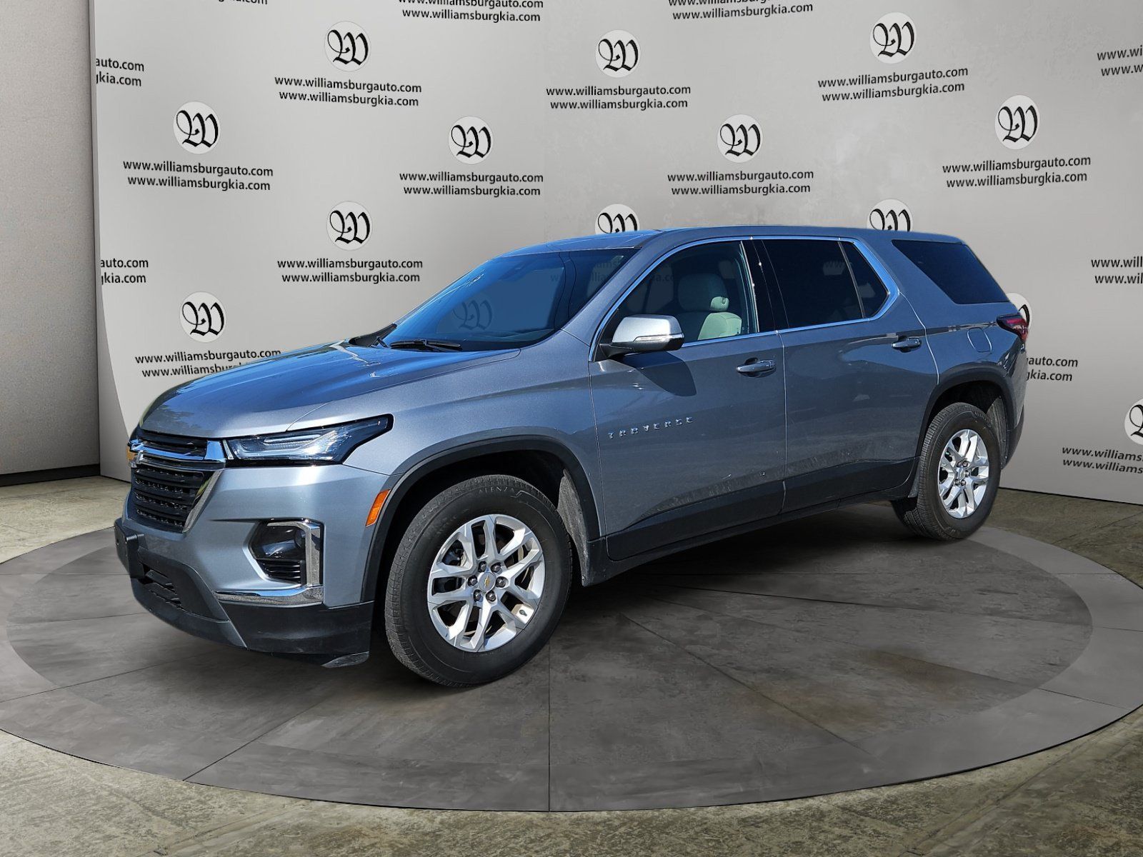 Used 2023 Chevrolet Traverse LS w/ Safety Package AWD/4WD image 1