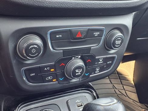 Used 2019 Jeep Compass Limited AWD/4WD image 13