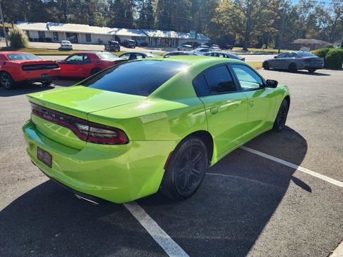Used 2019 Dodge Charger SXT image 5