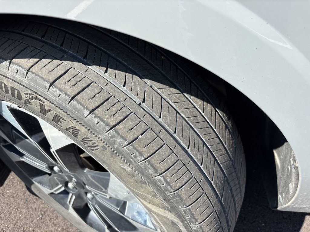 Used 2024 Kia Carnival EX FWD image 11